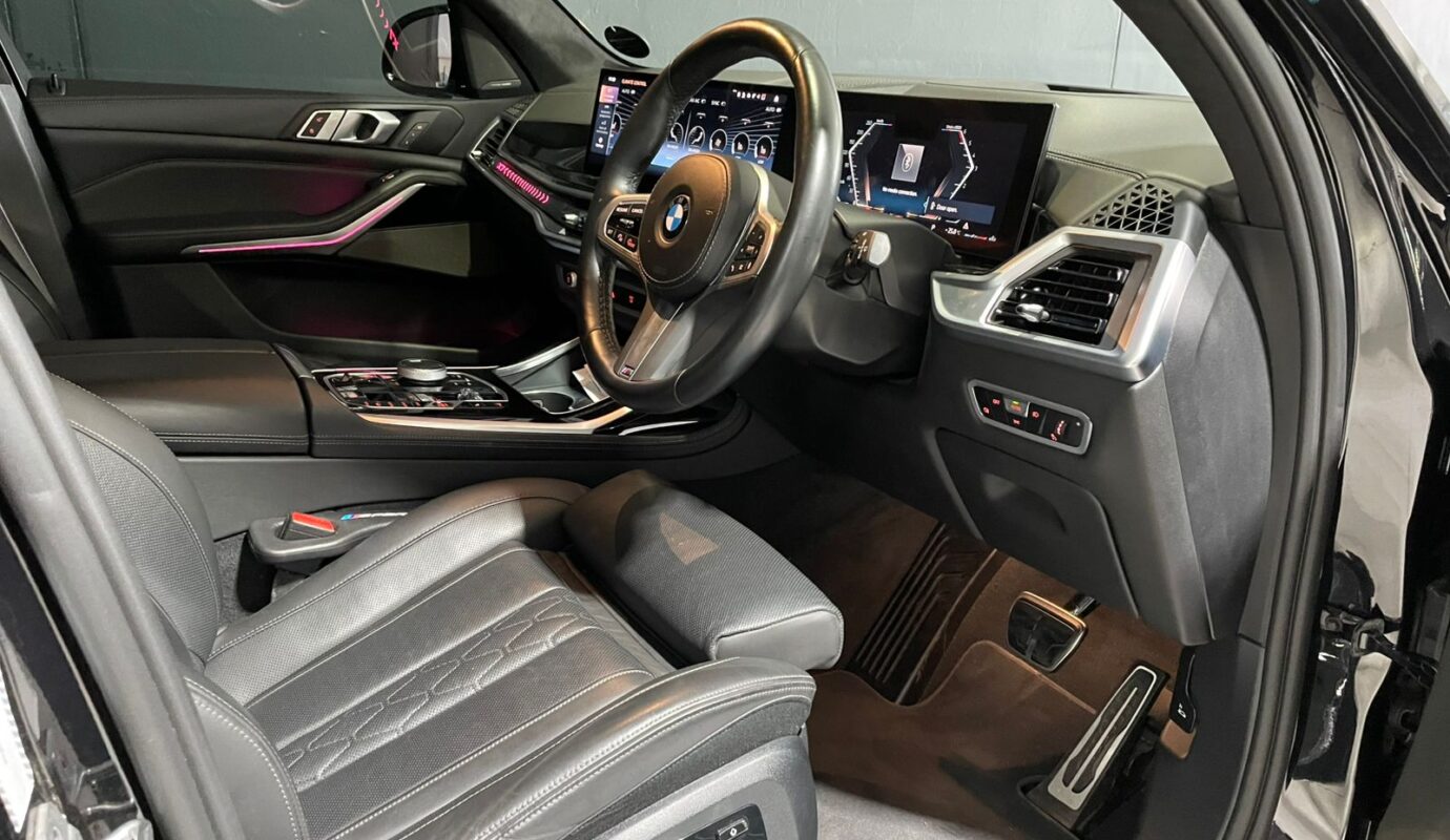 2023 BMW X7